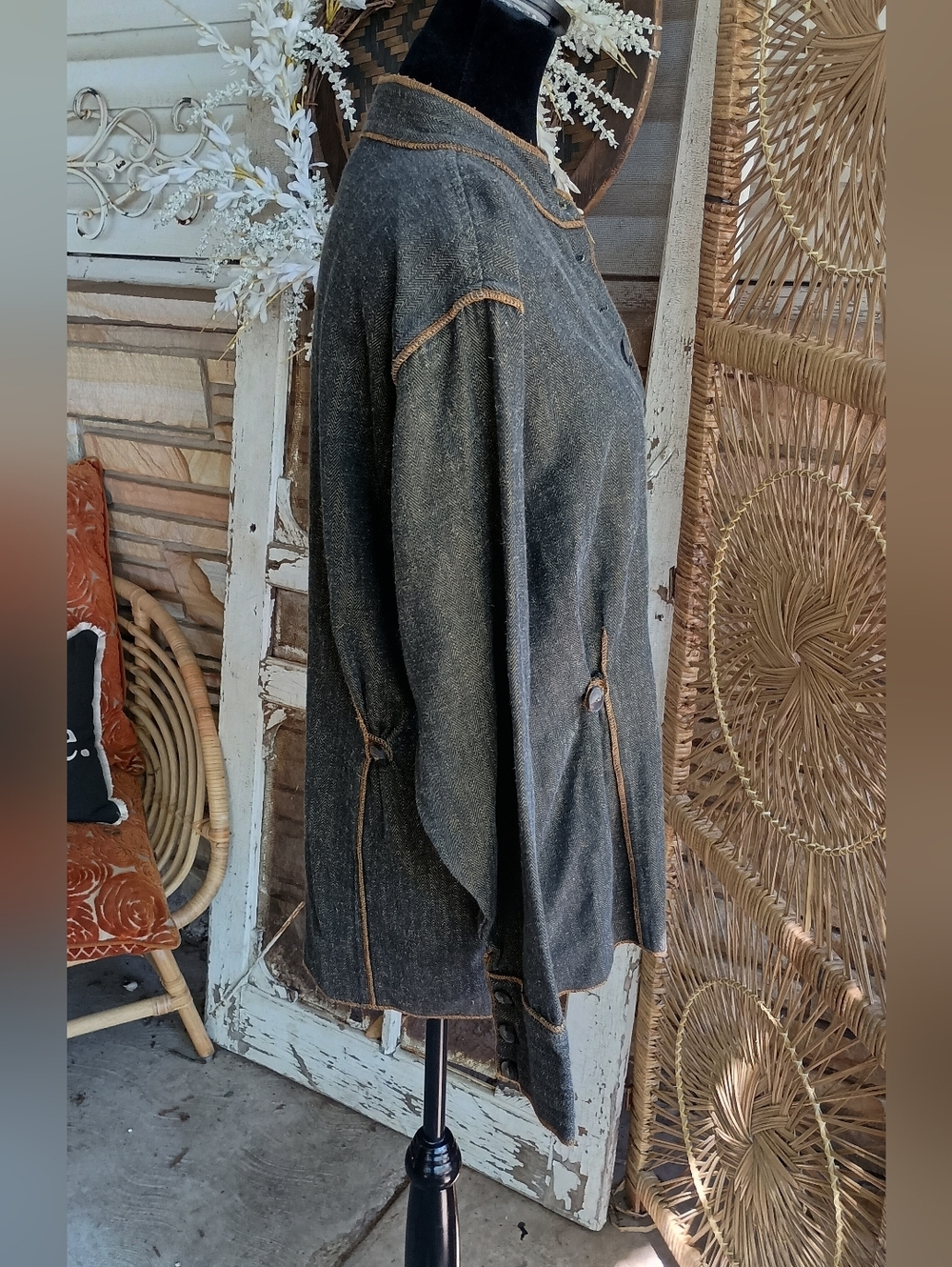 Vintage Tribe Women's Dark Gray Button-Front Jacket Blouse with Tan Trim_M - Picture 2 of 4